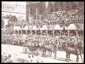 View of the crowd and a horsedrawn carriage in the Dewey Parade on Fifth Avenue, New York, 1899